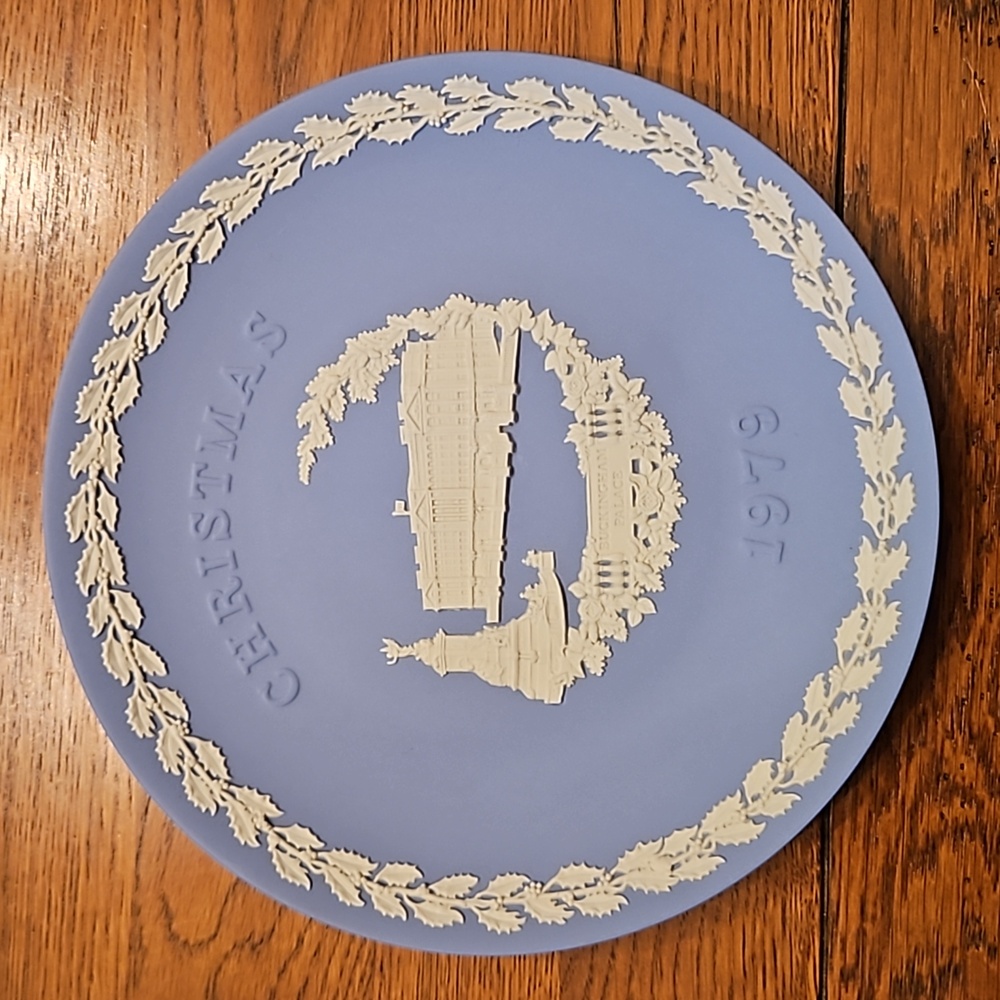 1979 WEDGWOOD BLUE JASPER  Buckingham Palace Collector Plate Vintage Holiday